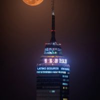 Torre Latino Con Luna